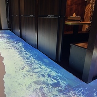 「青く美しい海の世界」は、フロア海を体感できる新感覚