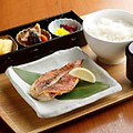 料理メニュー写真&nbsp;本日の焼魚とお惣菜の彩り御膳