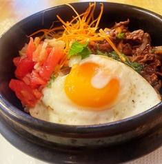 石焼き！牛肉のガパオライスの写真