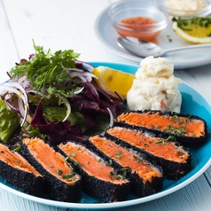 サーモンのブラックレアカツ