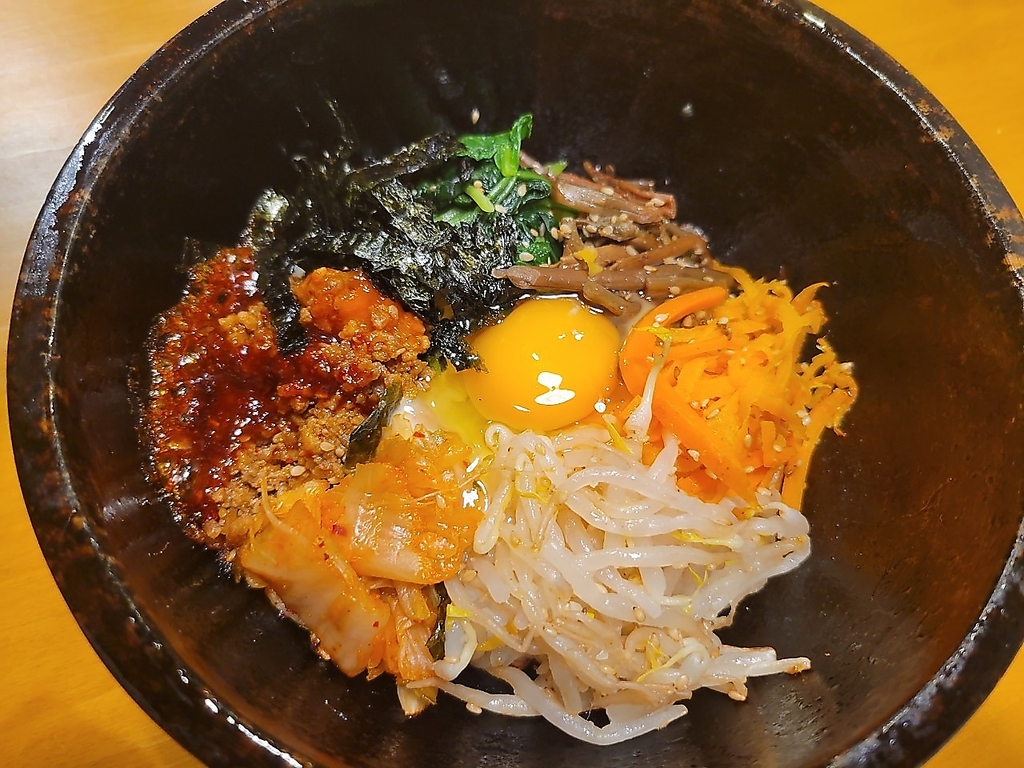 アツアツの石焼ピビンバはテッパンのお味！おこげのカリカリ感や卵のまったり感様々な味が楽しめます