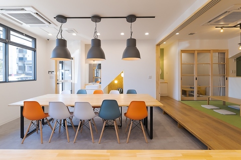 カウンター席、お座敷席、ミニキッズスペースあり