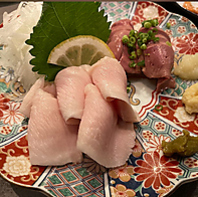 こだわりの調理法の鶏二点盛りを堪能