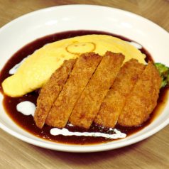 国産チキンカツオムライス（ミニサラダ＆スープ付き）