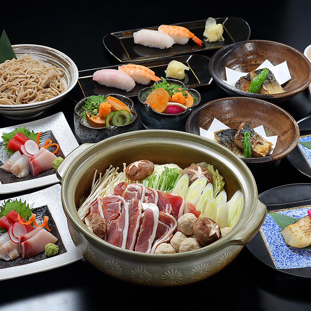 ボリューム満点の各種コースご予約承り中。半個室でゆったりとお過ごし下さい。