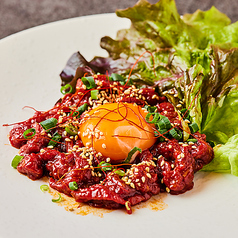 桜肉のユッケ仕立て