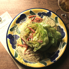 丸ごとレタスのグリルシーザーサラダ　宇治抹茶風味