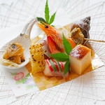 素材に寄り添う、丁寧な料理の館