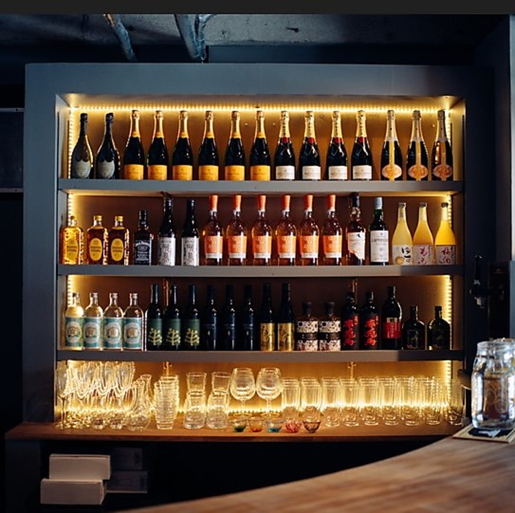 日本酒、ワインやカクテルなど、豊富なドリンクメニューもご用意。多彩な料理とともに愉しめます。