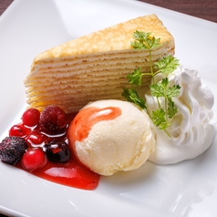 ミルクレープ ベリーソース