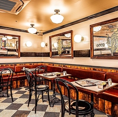 可愛らしい椅子が特徴のテーブル席★少人数でのご利用から大人数でのご利用まで様々♪