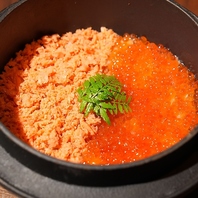 素材の旨みを引き出す炊き込みご飯と料理の調和