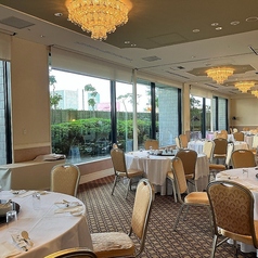 4名～8名様の個室すべて連結可能。16名様用の個室とも連結可能。最大40席。