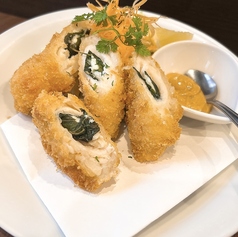 大葉香るササミのチーズロールカツ カレーソース添え
