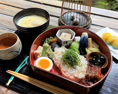 100年続くお町家で頂く伝統弁当町屋見学のプランをご用意しております。