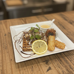 ジャークチキンとメープルワッフル