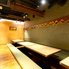 最大35名様迄OKの掘りごたつ個室は大宴会にも最適!!大人気の掘りごたつ席なので足元ゆったりリラックスできます◎リニューアルOPEN店内でごゆっくりと宴会をお楽しみ下さい。お得な飲み放題付き宴会コースやクーポンもご用意しております♪大井町での飲み放題・貸切宴会なら土間土間 大井町店に是非お任せ下さい。