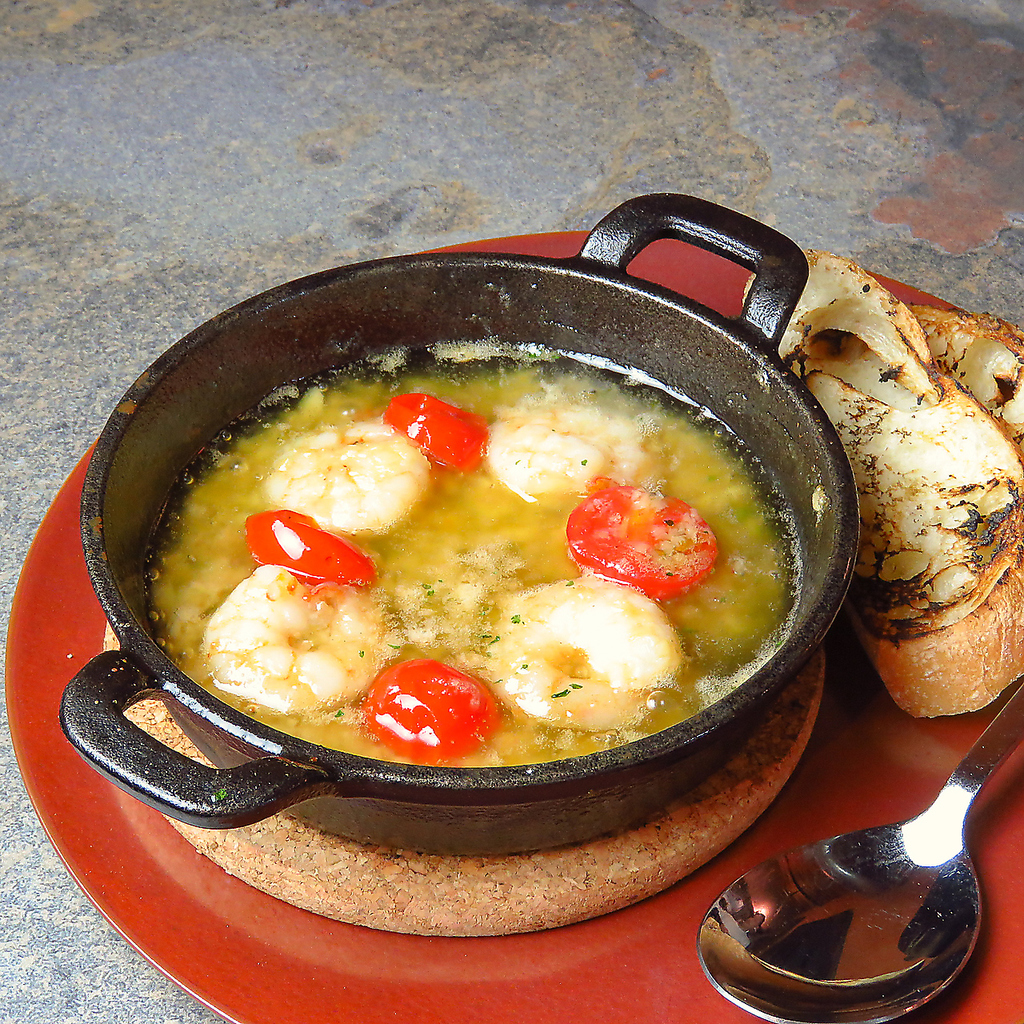 旨みをぎゅっと詰め込んだ熱々の「炭火deアヒージョ」炭火で仕上げる個性豊かなラインナップ全5種類