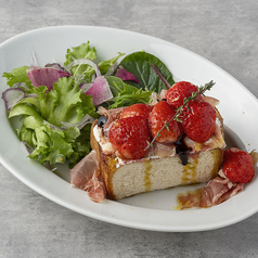 いちごと生ハムのオープンサンド