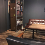 落ち着いたモダンな空間。大切な人と、あるいは一人の贅沢な時間を静かにお楽しみください。