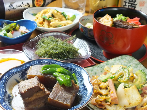 南国の味を堪能!!!沖縄家庭料理コース2500円～♪三味線・ギターも演奏頂けます♪