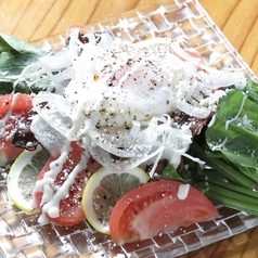 ベーコンと温玉のほうれん草サラダ