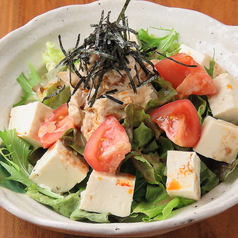 蒸し鶏と豆腐のピリ辛ゴマサラダ