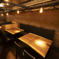 ウェンジという落ち着いた外材の無垢板です。