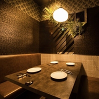 落ち着いた雰囲気のシックな店内でお食事を♪