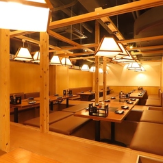 ◆大宴会個室◆和風の内装が包み込む至福の個室空間。掘り炬燵個室ならお勤め先での二次会,飲み会,同窓会,誕生日のお祝いにもゆっくりお寛ぎ頂けます◎旬食材をふんだんに使用した創作和食と厳選地酒をぜひ一緒にご堪能下さいませ。