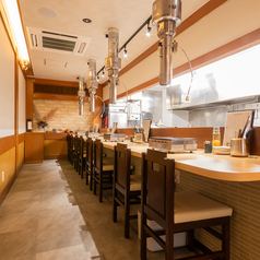カウンター席は最大8席ご用意しています。1～2名様にぴったりのこの席では、カップルや一人飲みのお客様にも最適です◎お一人様でも気兼ねなく楽しめるメニューも取り揃えておりますので、お仕事帰りや一人焼肉にもおススメです♪目の前で調理される料理を楽しみながら、ゆっくりお酒や焼肉をご堪能下さい★
