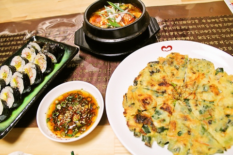 韓国のお酒を飲みながら美味しい韓国家庭料理が食べられる、カップルにも人気の店。