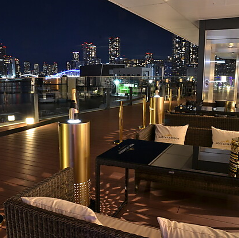 【個室やテラス席完備】都心にいながら緑と水辺を感じるシーフードレストラン