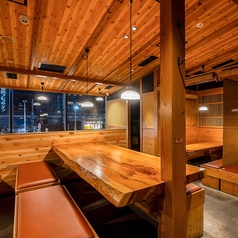 豪華なラグジュアリー空間で愉しむズワイガニがリーズナブルにお愉しみ頂けます。気軽なお仲間とのお集まりや、ご夫婦、ご家族でのお食事に。どなた様にも楽しく味わっていただける食べ放題メニューをご用意してお待ちしております。