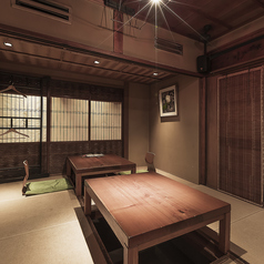 最大14名様までご利用いただける完全個室。祇園南側のお茶屋さんの一角で季節の移り変わりを感じるお料理を堪能できます。