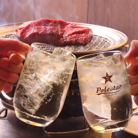 チーズや肉料理が楽しめる炭火肉バル！飲み放題付きのコースも有り◎宴会などにも！