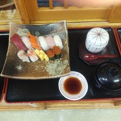 生寿司や生チラシが味わえる【寿司ランチ】