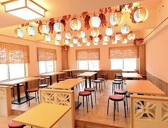 ご友人同士やカップルでのご利用におすすめの2名様用テーブル席を47卓と豊富にご用意しております♪少人数でのちょっとした飲み会や、親しい方とのお食事にぴったりの使い勝手の良いお席です◎人数に合わせてテーブルを組み合わせることで、様々な人数のグループに対応可能です！