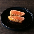 料理メニュー写真&nbsp;厚切りサーモンのレアビシャカツ（2切）