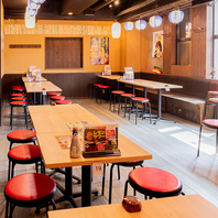 自慢の鶏料理と種類豊富なお酒！