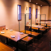 【カウンターとテーブル、お席の種類をお選びいただけます◎】カウンター・テーブルございます。サク飲みから会社宴会、女子会・誕生日会などさまざまなシーンに対応可能★