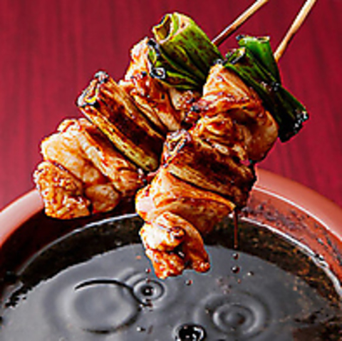 宮崎県産エビス鶏使用の焼き鳥は11種類を提供しており、リーズナブルに堪能できます。