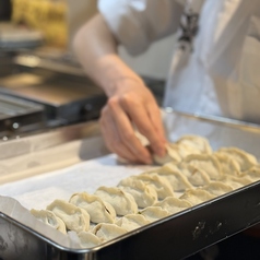 餃子のネオ大衆酒場ニューカムラ　栄プリンセス大通り店の写真2