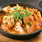 逸品も手間暇かけたものばかり！一度で食べきれないメニューの豊富さ