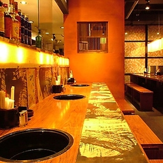 カウンター席8席あり