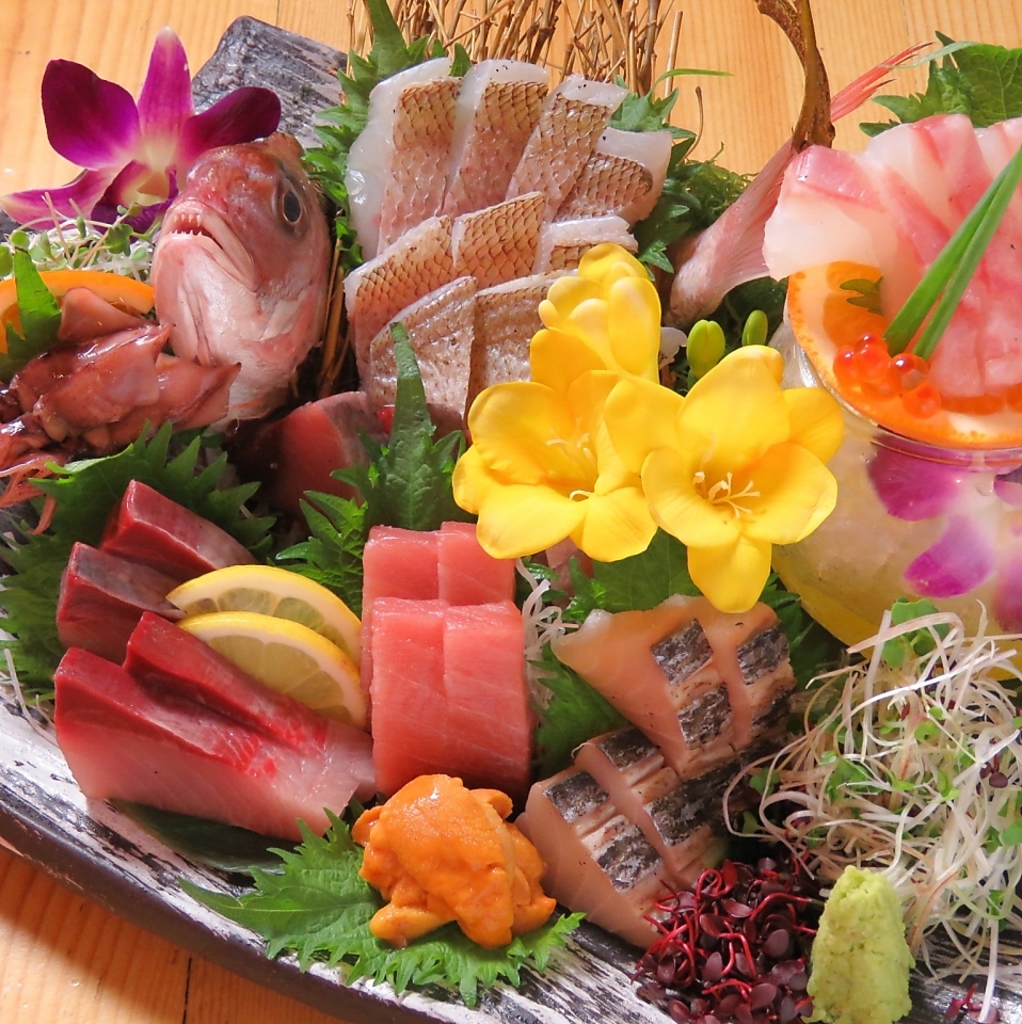 当店は、店長自ら仕入れた鮮魚の豪華刺盛りが自慢です！迷ったらまずはぜひこちらをご注文ください！