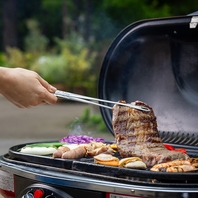 都会の庭園で楽しむBBQ
