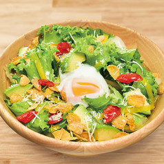 アボカドととろ～りたまごのシーザーサラダ