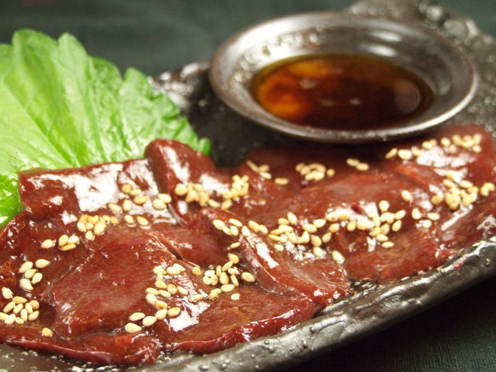 【生食用！特選馬レバ刺し1200円】熊本より毎日空輸し、鮮度にこだわった冷凍とは全く違う旨さ！