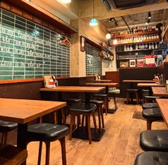 木の温もり溢れるお洒落な店内は、歓送迎会や忘年会、デート、女子会に最適です。心地よい雰囲気の中で、楽しいひとときをお過ごしいただけます。友人や大切な人と一緒に、特別な時間をどうぞお楽しみください。各種お集まりに対応した空間で、思い出に残る素敵なイベントを演出します。